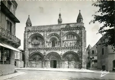 Civray — Facha da Igreja Romana (Século XII) — A. Gilber