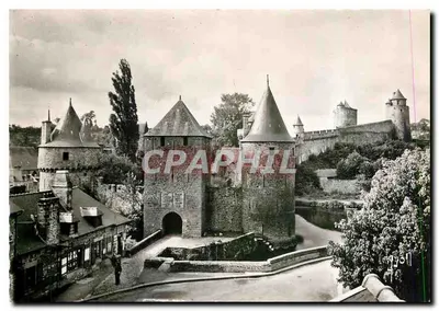 Fougères — A entrada do Castelo — Edições (I.&V.)