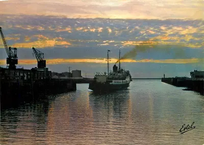 Boulogne-sur-Mer — Crepúsculo no porto — Estel