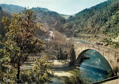 O ponte de la Salterie em Tournon — vista do ponte de pedra sobre o Ródano — editor CIM