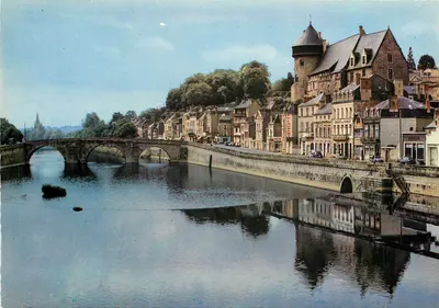 A Valle (Mayenne). O Castelo de Avesnières — Edições R. Gallois, Rueil-Malmaison