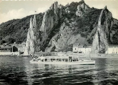 Rocher Bayard e o barco « Vedette Flandre II » — Dinant — Edição Thill