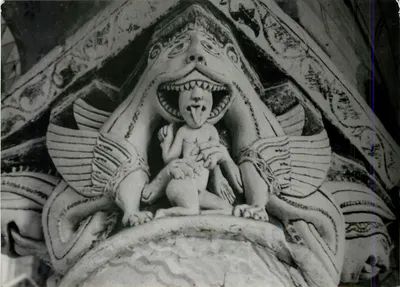 Chauvigny - Igreja de São Pedro — detalhes esculturais de um gargoilo e de uma criança — editor
