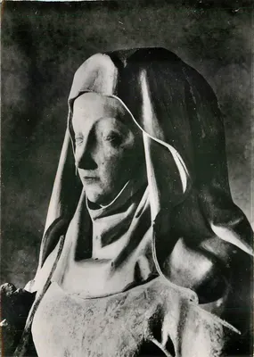 Châteaudun (E-et-L.) — Capela do Castelo, Estátua de Santa Elisabeth da Hungria (detalhe) — Serv. Comercial Monumentos Históricos, Paris