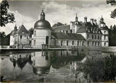 Tanlay (Yonne) — O Castelo (XVIe - XVIIe) — Conjunto Nordeste — Serviço Comercial de Monumentos Históricos do Grand Palais Alexandre III - Paris