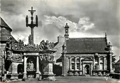 Guimiliau (Finistère) — conjunto do calvário (1581) e da capela funerária (1648) — Éditions d'Art JOS, Le Doaré