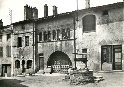 Cluny (S.-et-L.) — Casa Romana — Serviço Comercial Montanhas Históricas