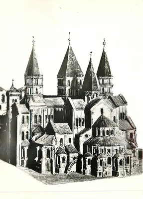 Cluny (S.-et-L.) — Igreja Abbatial (1089-1135) — Maquete de Reconstrução — Serviço Comercial Palais Historiques Grand Palais, Avenue Alexandre III - Paris