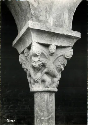Abadia de ST-MICHEL-de-CUXA (Pyr.-Or.) — Detalhe dos capitéis das colunas do claustro em mármore rosa (século XII) — IMP. CIM