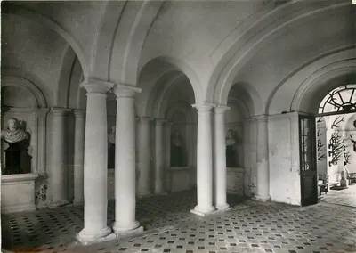 TANLAY (Yonne) — O Castelo - "O Vestíbulo dos Césares" — Service Commercial Monumental - Paris