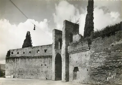 Cahors (Lot) — Os muros e a porta Saint-Michel — Les Éditions d'Art Marial, Paris