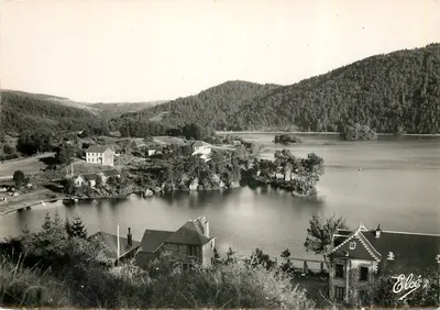 Lago Chambon — Vista sobre o lago em direção à praia — Élucé