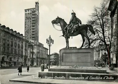 Turim - Piazza Castello - Monumento ao Cavaleiro da Itália — Ediz. G. Ratti