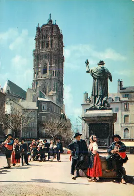 Place de la Cité, em Rodez — Estátua de Santa Térèsa — Éditions L'Escloupeto