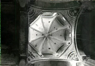 Conques (Aveyron) — A Basílica (século XII) — Cúpula da cruzada — DouzIECH Photo-Édition Rodez
