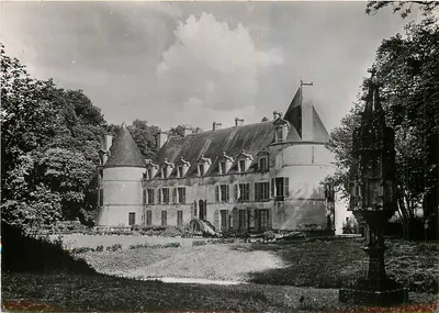 Bussy-Rabutin — Castelo (séculos XVI-XVII) — Facha sobre os Jardins — Services Commerciaux Historiques, Paris