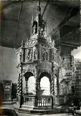 Guimiliau (Finistère) — Baptistério de 1675, um dos mais luxuosos mobiliários da Renascença bretona — Éditions d'Art IOS, Châteaulin