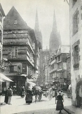 Quimper — vista da rua com a catedral — Arquivos HAMONIC