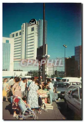 Hôtel Clinat — vista de rua com pedestres e carros — 311