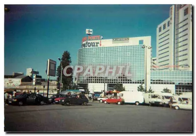 O centro comercial La Porte de Four — Carrefour e Centrin — Paris