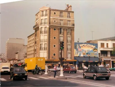 Vista de rua em Paris — número de série não visível