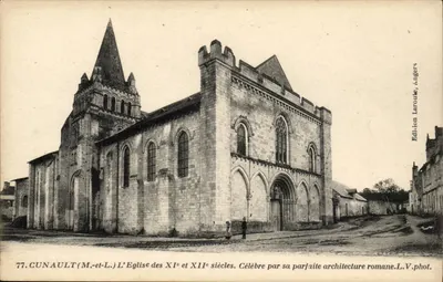 Cunault (M.-et-L.) — A Igreja dos séculos XI e XII. Conhecida por sua perfeita arquitetura romana. — Edição Larouche, Angers