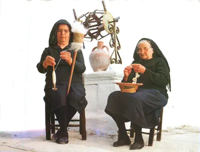 Duas religiosas tecendo lã — Editor Joubès, n° 77