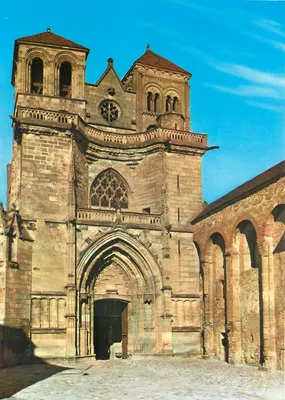 A Basílica de Souvigny — O Bourbonnais — Éditions du Lys