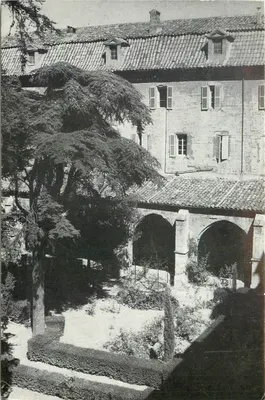 Cour intérieure du Convent Royal — Brignoles — Photo nonnon St-Maximin