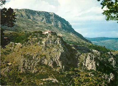 Gourdon — A Sarrazine — Edições de Arte Véron