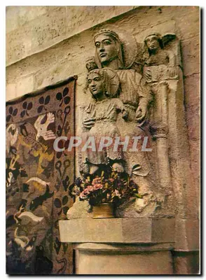 Estátua da Virgem Maria com o Menino Jesus — Abadia de Notre-Dame de Fontgombault, Indre
