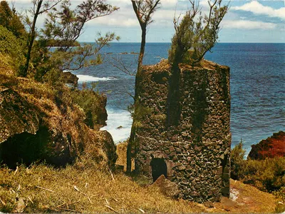 Ruiny wieży obserwacyjnej — La Réunion — wydawca Oise Color