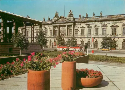 Berlim — Capital da RDA — Museu para a História Alemã Unter den Linden — Visão do Ministério dos Assuntos Estrangeiros para o Portal Principal