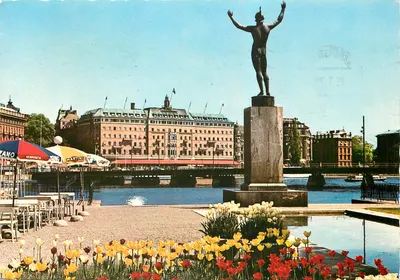 Estocolmo, Solsångaren — estátua do homem com os braços levantados — editor L. Hollstrand, n° 484