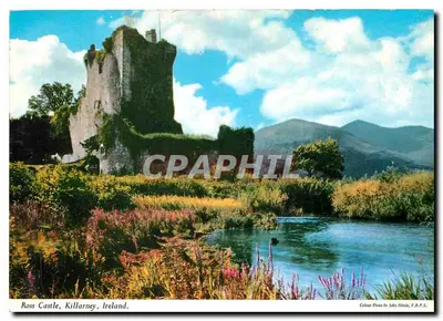 Castelo de Ross, Killarney, Irlanda — Foto colorida por John Hinde, F.R.P.S.