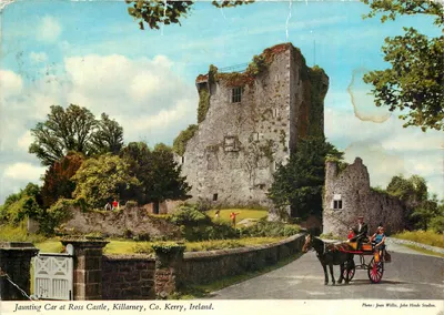 Castelo de Ross, Killarney, Co. Kerry, Irlanda — Foto: Joan Willis, John Hinde Studios