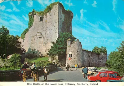 Castelo de Ross — sobre o lago inferior, Killarney, Co. Kerry, Irlanda — editor Cordall Ltd.