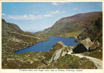 Turnpike Rock and Auger Lake, Gap of Dunloe, Killarney, Irlanda — Carta postal publicada por Cardoll Ltd., Dublin, n°242
