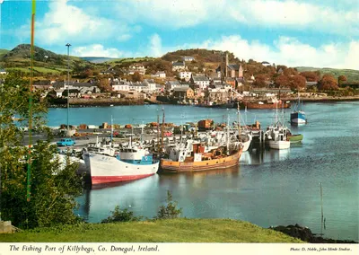 O porto de pesca de Killybegs, Co. Donegal, Irlanda — Foto D. Noble, John Hinde Studios