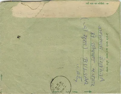 Carta postal indiana — texto em devanagari e escrita à mão — editor não visível — Verso