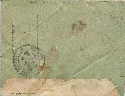 Antieke ansichtkaart uit India — tekst in devanagari — zegel van 1½ anna — stempel 'Rajasthan' — gedateerd 28.4.57 — Achterkant