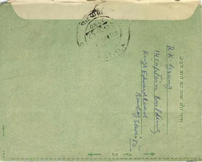 Carta postal verde — texto em hindi e inglês — selo 1½ anna Índia — Verso
