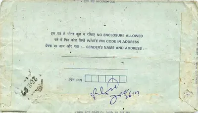 Tarjeta postal interior india — sello de 75 pence — destinatario en Kumbhar, Gujarat — Reverso