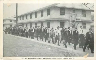 A Primeira Formação—Centro de Recepção do Exército—New Cumberland, Pa.