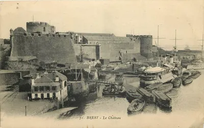 BREST - O Castelo — vista do porto com fortificações — editor desconhecido, n° 71