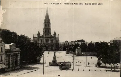 Angers - Praça da Academia - Igreja de São Laud