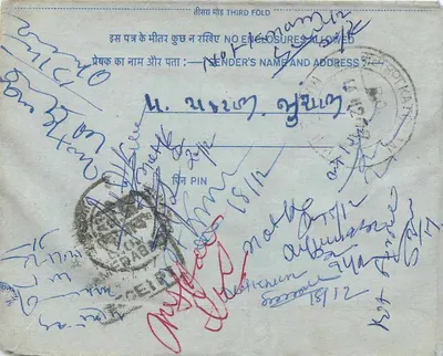 Carta postal interna indiana — selo de 20 annas, carimbo de Rohtak, escrita manuscrita em hindi e inglês — Verso