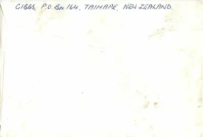 Aeryczna kartka pocztowa z Nowej Zelandii — wysłana z Taihape — przeznaczona dla brytyjskiego badacza — kwiatowe znaki pocztowe i ptak — Rewers