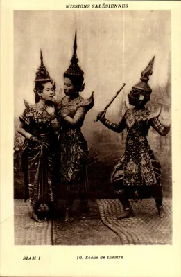 Siam I — Cena de teatro — Missões Salésias, n°10