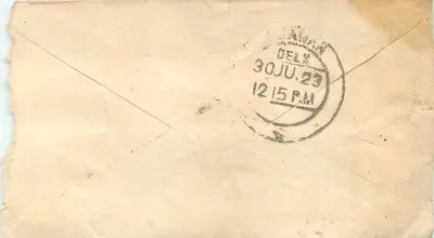 Indyjska kartka pocztowa — tekst w pismie devanagari — znak pocztowy i pieczęć 'HALF ANNA' — Delhi, 30 czerwca 1923 — Rewers